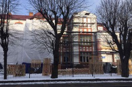 В центре Зеленоградска начали ремонтировать здание детского сада начала XX века