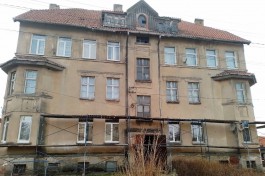 Недалеко от крайсхауса в Железнодорожном приступили к ремонту дома начала XX века (фото)