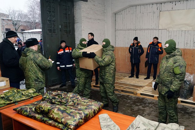 Калининградским мобилизованным передадут пять тысяч комплектов одежды и экипировки