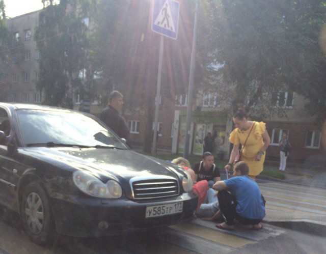 На улице Невского в Калининграде автомобиль сбил человека на переходе