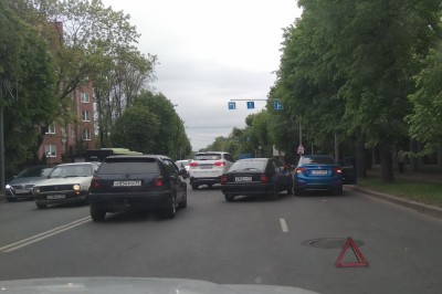 На улице Невского в Калининграде из-за ДТП затруднено движение в сторону выезда из города