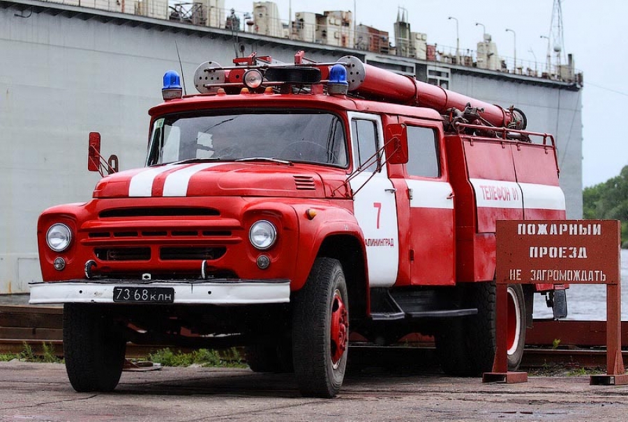 Ночью в поселке Взморье горел автомобиль