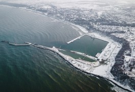 «Стройка в зимнем»: как выглядит морской терминал в Пионерском в январе (фото)