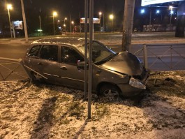 На Московском проспекте в Калининграде автомобиль врезался в столб