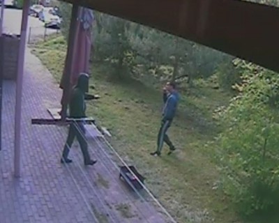 УМВД: В Пионерском пятеро мужчин незаконно помылись в душе хостела и украли таз  (видео)