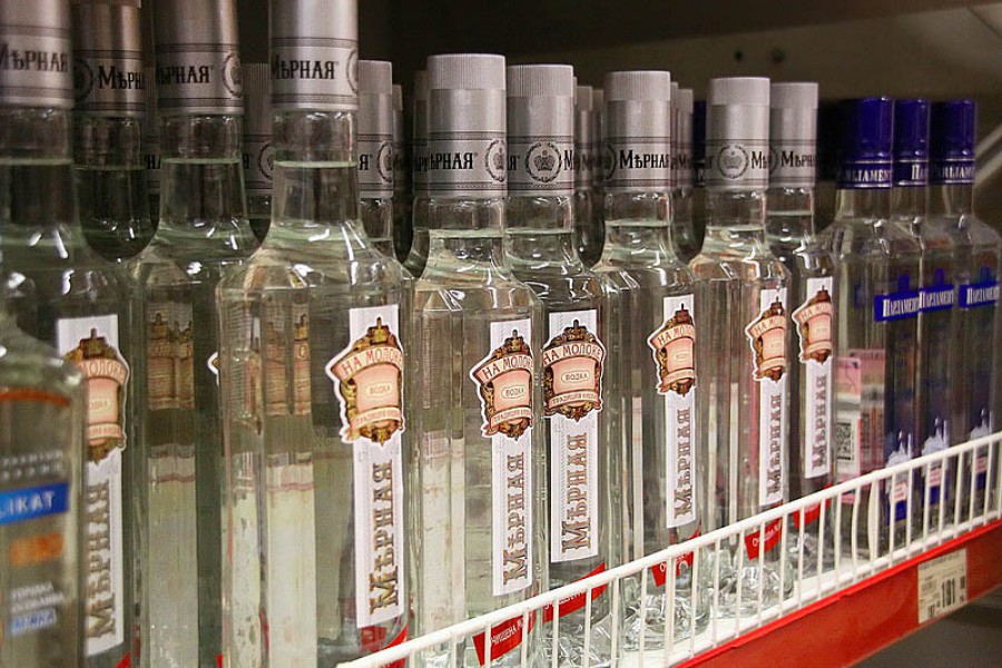 Со складов в Калининграде изъяли 836 тысяч бутылок фальшивого алкоголя на 200 млн рублей
