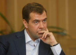 Медеведев: В политической жизни страны появляются симптомы застоя