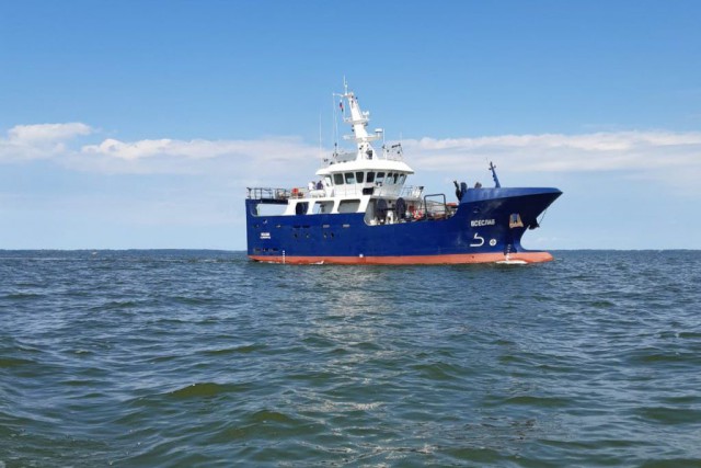 В Калининградском морском канале начались испытания нового рыболовного траулера