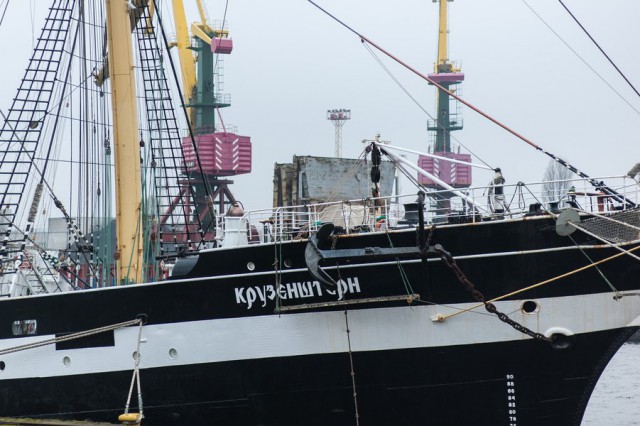 В Калининграде проводили барки «Седов» и «Крузенштерн» в кругосветное плавание