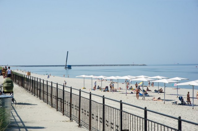 Собственник пообещал в 2020 году убрать баржу, затонувшую у городского пляжа в Балтийске