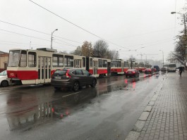 Из-за аварии на улице Черняховского в Калининграде на несколько часов встали трамваи (фото)
