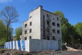 В Калининграде начали сносить немецкое здание метеослужбы аэродрома Девау (фото)