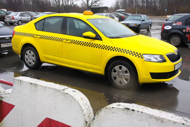 В Госдуме намерены поднять штрафы для нелегальных таксистов
