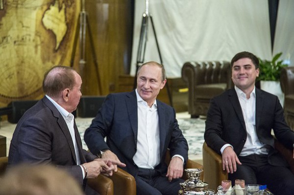 Путин предложил литовским эмигрантам приезжать в Россию