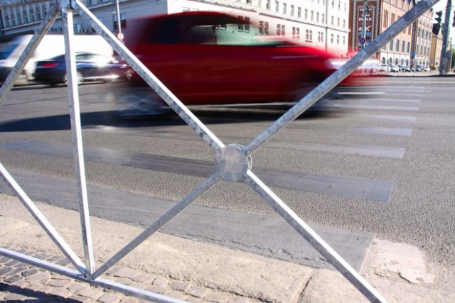 «Это война»: как снимают «зебры» и борются с пешеходами в центре Калининграда