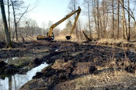 Под Полесском очищают реку Каменку для осушения сельхозземель