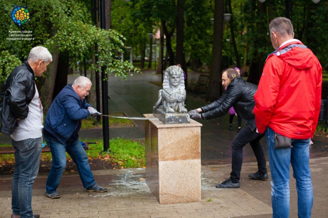 В Лиственничном парке Светлогорска демонтировали скульптуры сфинксов