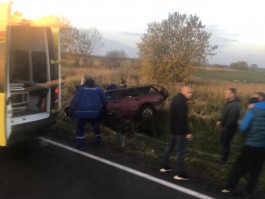 Очевидцы: В Багратионовском округе автомобиль вылетел в кювет, есть пострадавшие