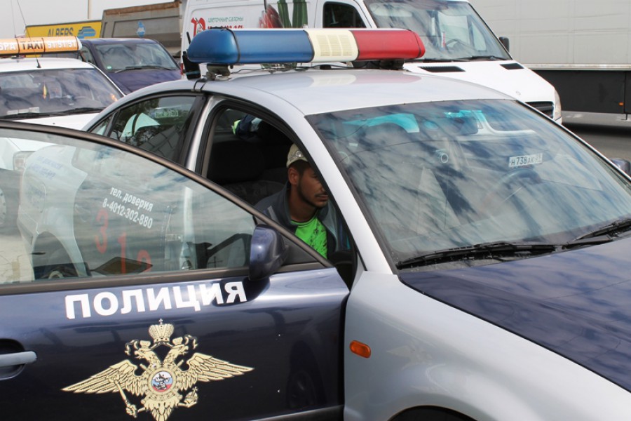 На окраине Калининграда задержали пассажиров такси с крупной партией наркотиков