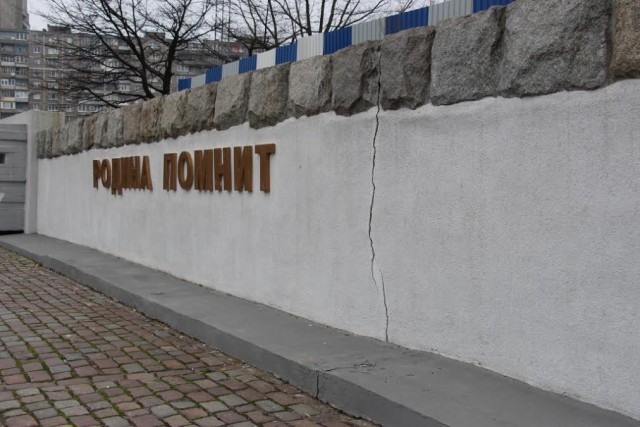 Мэрия Калининграда пообещала следить за трещинами на памятнике морякам-балтийцам
