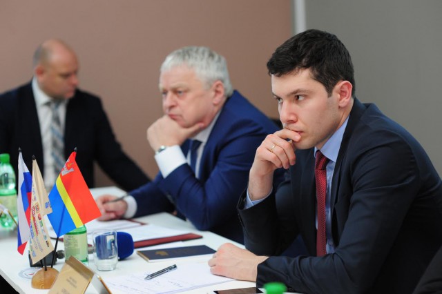Алиханов пообещал оставить муниципалитеты без денег за непрозрачность работы