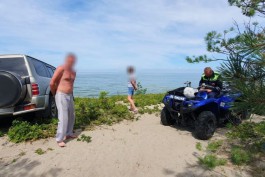 В выходные за выезд на пляжи Балткосы оштрафовали более десяти водителей