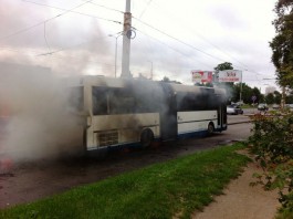 Из-за возгорания автобуса на Московском проспекте ограничено движение