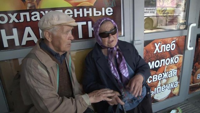 На проспекте Мира пенсионер разбил двери автобуса, чтобы спасти жену (фото) (фото)