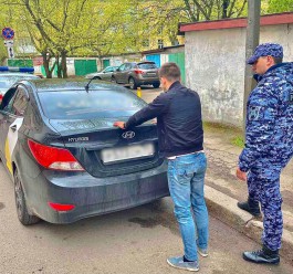 Росгвардейцы задержали калининградца, который не заплатил за бензин и уехал с заправки