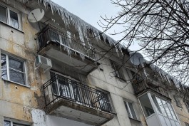 &laquo;Начинать нужно с себя&raquo;: власти рассказали, кто должен убирать сосульки с крыш в Калининграде (фото)