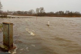 В Полесском округе прорвало дамбу: вода приблизилась к домам