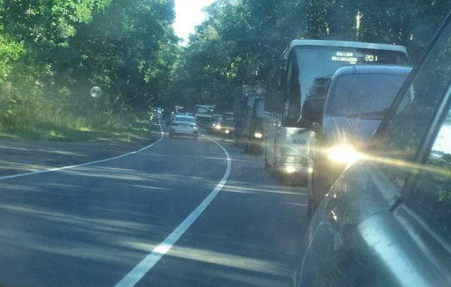 Из-за аварии на Балтийском шоссе образовалась огромная пробка на въезде в Калининград 