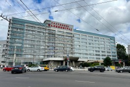 На Ленинском проспекте начали ремонт фасада гостиницы &laquo;Калининград&raquo; (фото)