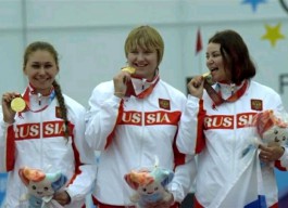 Наталья Авдеева — третья справа