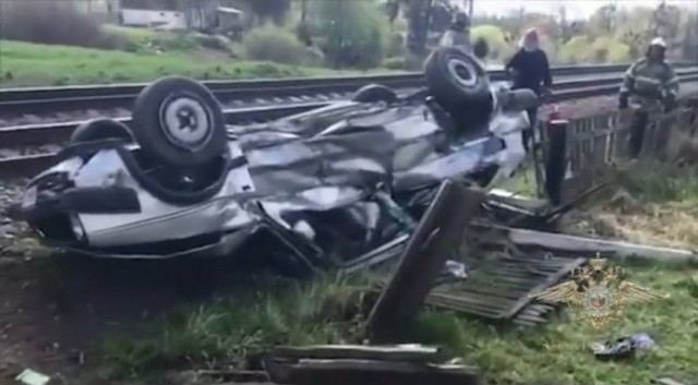 На ж/д переезде в Черняховском округе столкнулись легковушка и тепловоз: погибла пассажирка