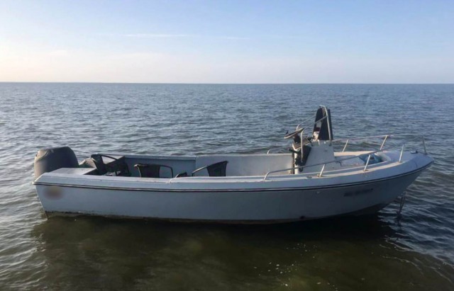 Пятеро иностранцев на моторной лодке случайно заплыли в Калининградскую область 
