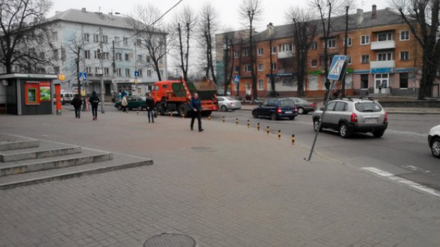 На ул. Киевской в Калининграде мусоровоз сбил пенсионерку (видео)