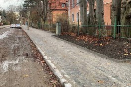В районе Верхнего озера в Калининграде обустроили тротуар с брусчаткой (фото)
