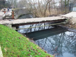 В Калининградском зоопарке началась реконструкция моста XIX века (фото)