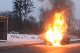 На трассе под Калининградом загорелся автомобиль