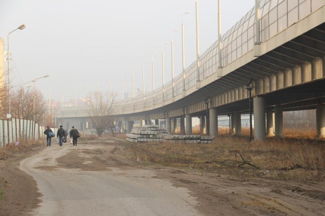 Власти планируют за месяц проложить временную дорогу в районе Второй эстакады