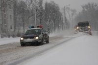 ГИБДД призывает водителей не мешать уборке снега