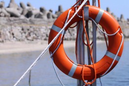 МЧС: Поиски пропавшей лодки с двумя рыбаками в Куршском заливе не дали результатов