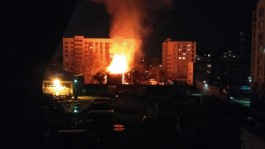 На ул. Добролюбова в Калининграде сгорел аварийный дом: погибла женщина (видео)