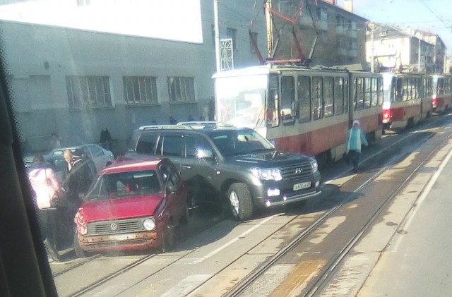 На Советском проспекте в Калининграде из-за ДТП встали трамваи