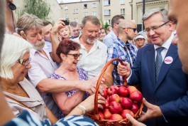 Президент Польши об эмбарго на яблоки: Россия воюет с собственными потребителями