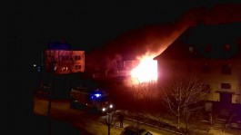 В интернете появилось видео шести горящих автомобилей на улице Коломенской (видео)