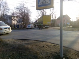 В конце Советского проспекта в Калининграде фура повалила светофор