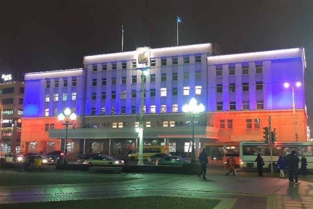 На здании администрации Калининграда тестируют архитектурную подсветку