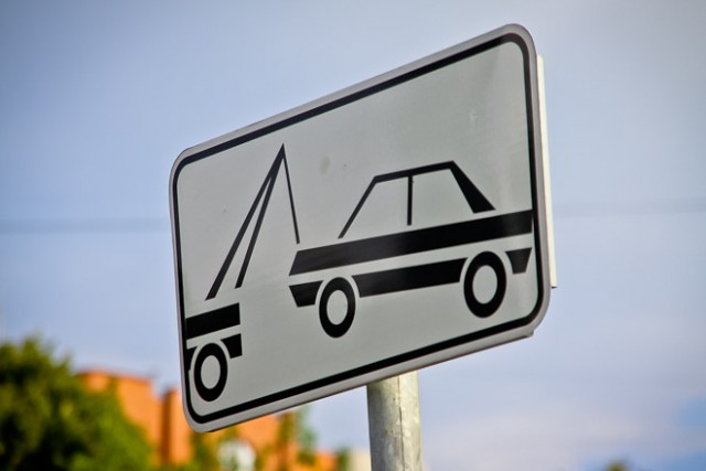 В Калининграде эвакуировали 73 машины с парковок для инвалидов
